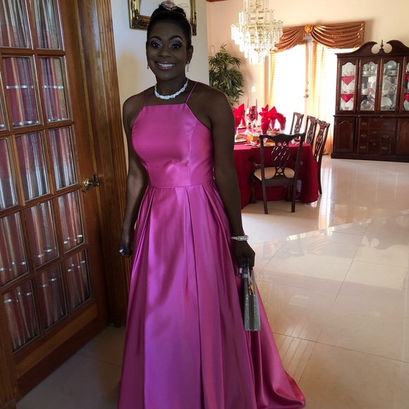 Beautiful pink gown - Picture 1 of 2